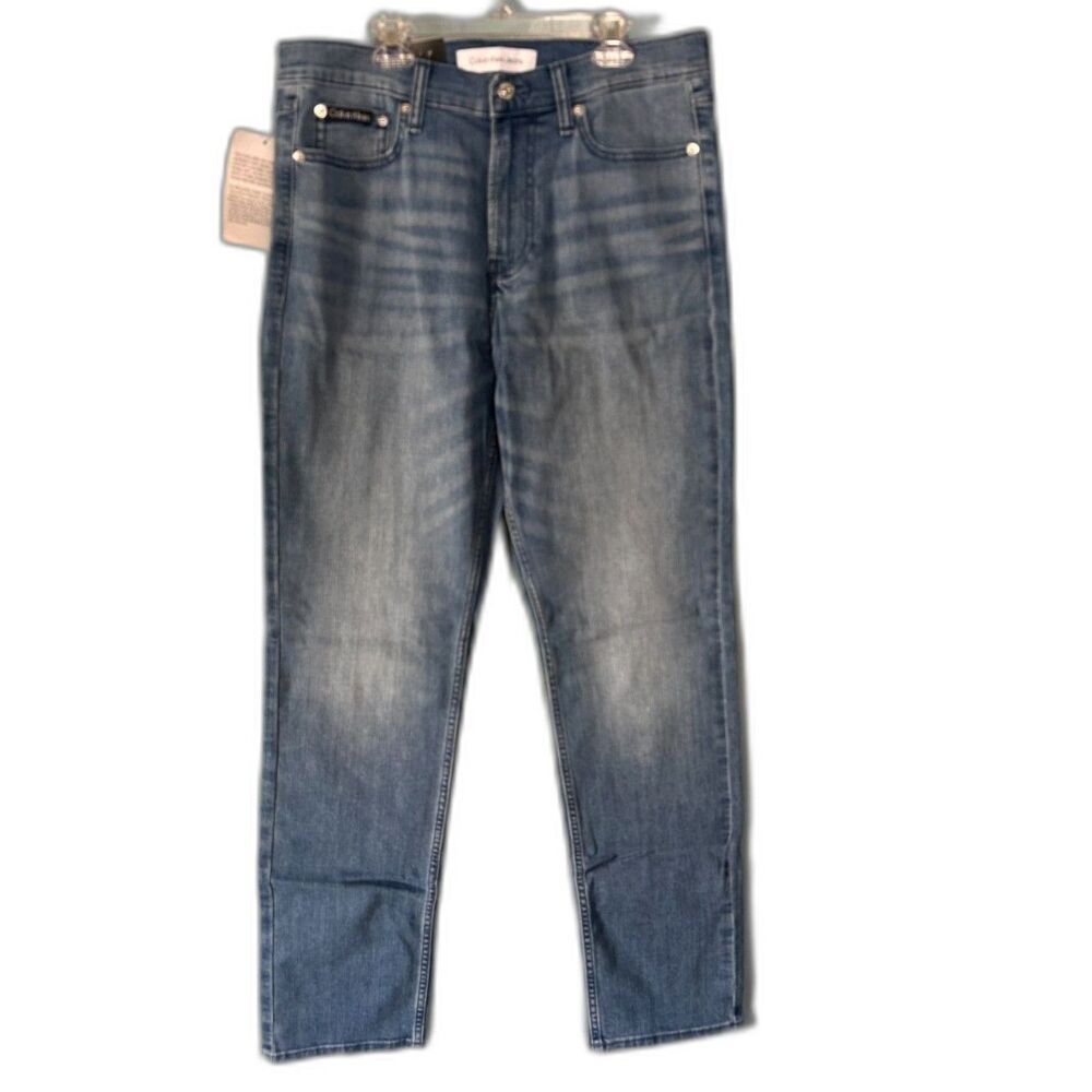 NWT men's Calvin Klein light wash straight leg jeans size 32 x 34